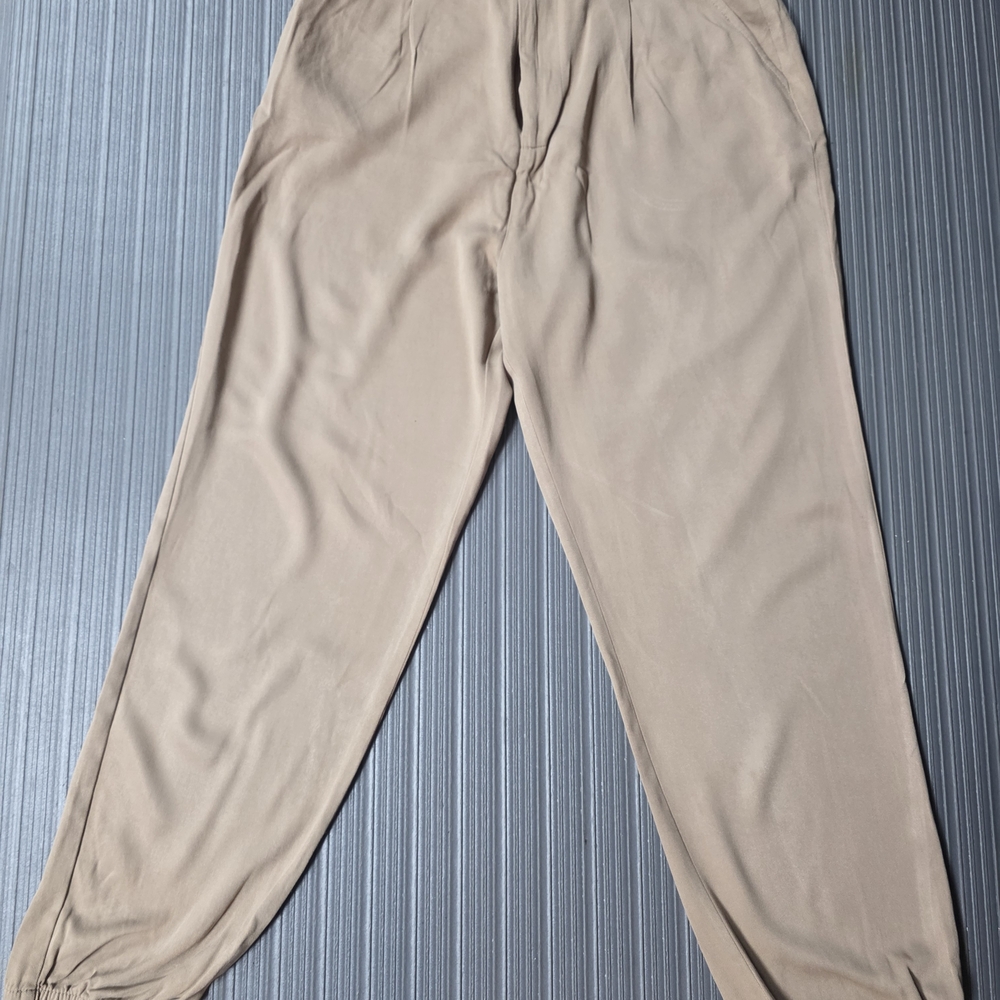 Forever 21 Women's Tan Cropped Jogger Pants